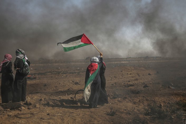 Mulheres palestinianas participam nos protestos na fronteira a leste da Cidade de Gaza. 8 de Junho de 2018
