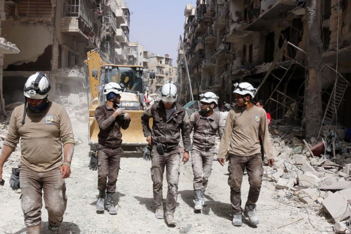Os Capacetes Brancos, acusados de serem uma filial da Al-Qaeda, são financiados pelas potências ocidentais