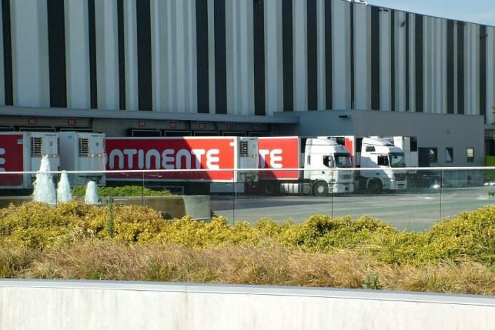 O grupo Sonae é detentor da cadeia de distribuição e hipermercados Continente