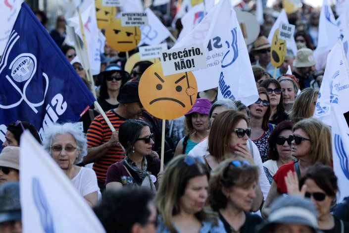 Professores exigem, principalmente, a contagem de todo o tempo de serviço, contrário ao «apagão» de 70% do Governo
