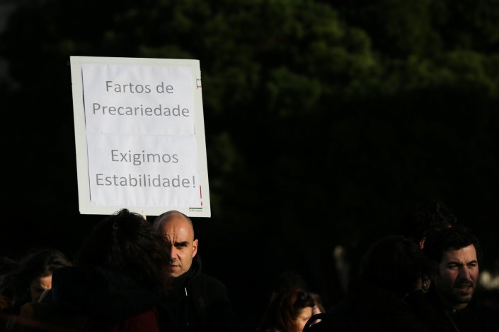Protesto de trabalhadores em frente à reitoria da Universidade de Lisboa