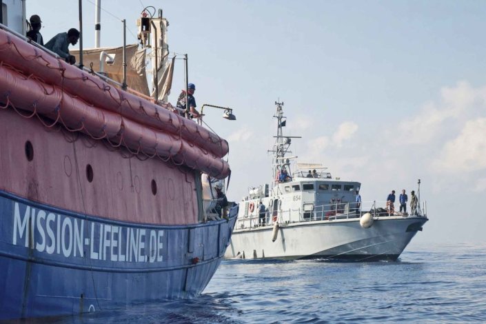 João Pimenta Lopes, deputado do PCP no PE, esteve a bordo do 'Lifeline' a verificar as condições humanitárias dos refugiados e migrantes