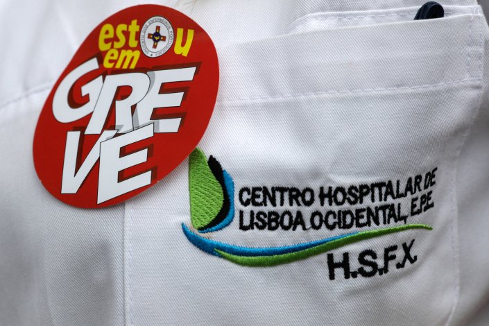 Os enfermeiros continuam a exigir o reforço do número de profissionais nos serviços de saúde.