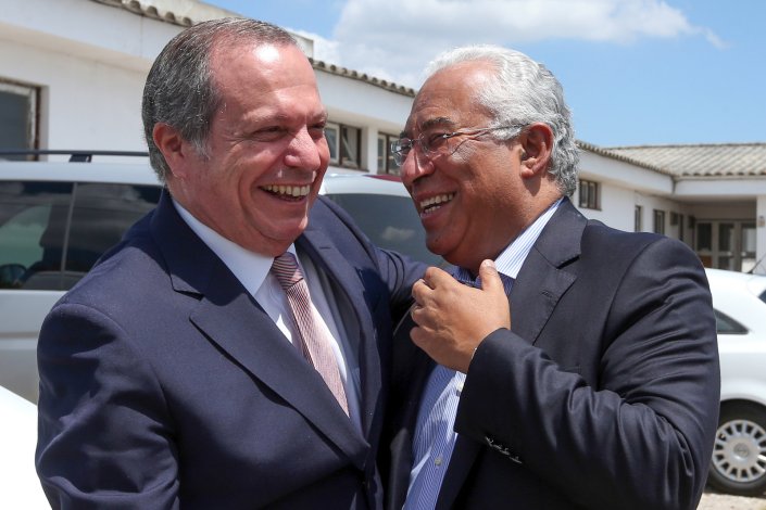 O secretário-geral do PS, António Costa, com o presidente do grupo parlamentar, Carlos César, à chegada para a sessão de encerramento das jornadas parlamentares do PS, no distrito de Beja. Moura. 3 de Julho de 2018