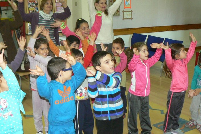 Actividade com crianças do Pré-Escolar na Biblioteca Escolar da EB Dr. Abranches Ferrão, concelho de Seia