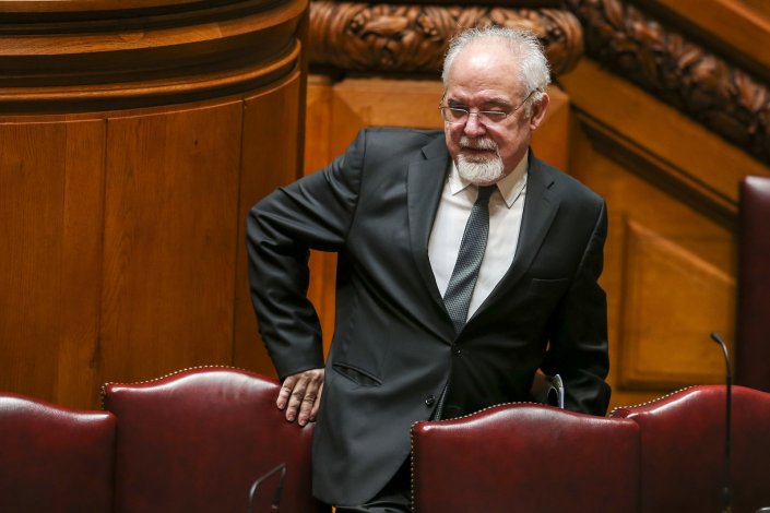 O ministro do Trabalho, Solidariedade e Segurança Social, Vieira da Silva, à chegada para a sessão plenária sobre o Código do Trabalho na Assembleia da República, em Lisboa. 6 de Julho de 2018