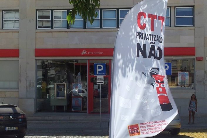Os comunistas apelam ao Governo que assuma as suas responsabilidades e trave o caminho de degradação do serviço postal
