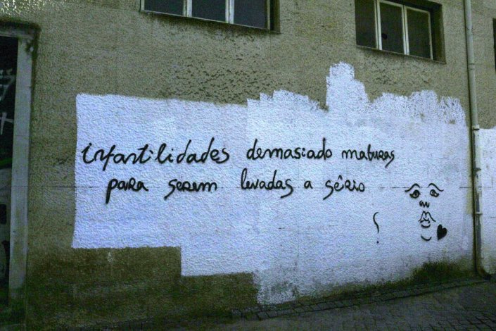 Ruas e paredes de Coimbra, inscrições e frases, IV (Agosto de 2016)