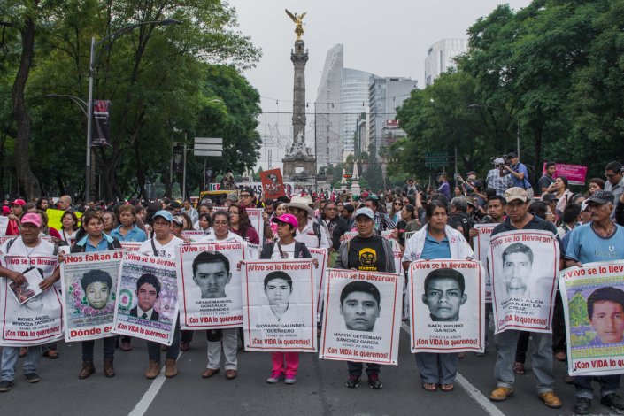 Manifestação para exigir a verdade sobre o caso de Ayotzinapa e responsabilidades ao Estado mexicano