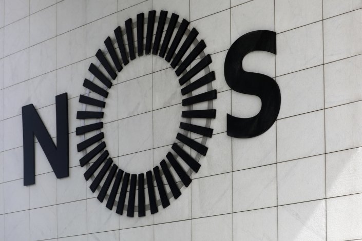 A NOS, é um grupo de comunicações e entretenimento português, resultante da fusão, em 2013, de duas das maiores empresas de comunicações do país: a ZON Multimédia e a Optimus. Lisboa, 12 de Março de 2018