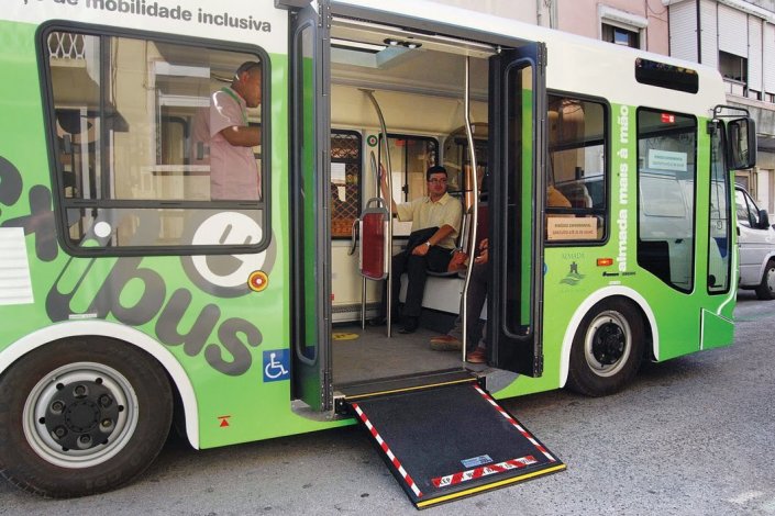 O Flexibus, um dos vários serviços da Ecalma, que assegura o transporte em várias partes de Almada