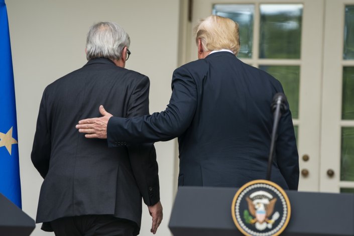 O presidente da Comissão Europeia, Jean-Claude Juncker, e o presidente da Comissão Europeia, Donald Trump, à saída da conferência de imprensa final da cimeira entre ambos, na Casa Branca, em Washington, D.C. 25 de Julho de 2018
