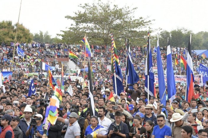 Milhares de pessoas participaram nas comemorações do dia da Revolução Agrária, em Yapacaní (Bolívia)