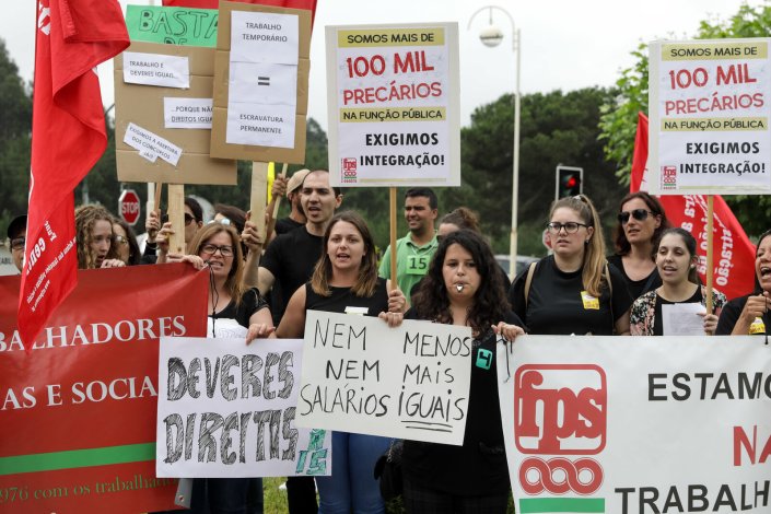 Protesto no primeiro dia de greve dos trabalhadores do Centro de Medicina de Reabilitação da Região Centro – Rovisco Pais, a 10 de Julho, para exigir regularização dos vínculos