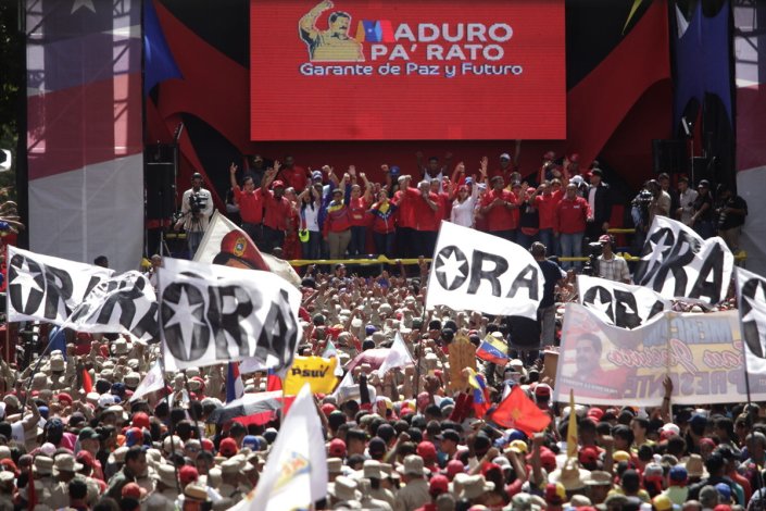Um mar de gente mobilizou-se esta segunda-feira em Caracas para expressar apoio a Nicolás Maduro, depois de este ter sido alvo de um atentado no sábado passado