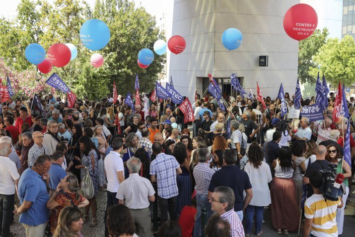 Concentração em Lisboa reuniu mais centenas de pessoas junto à sede da CGD