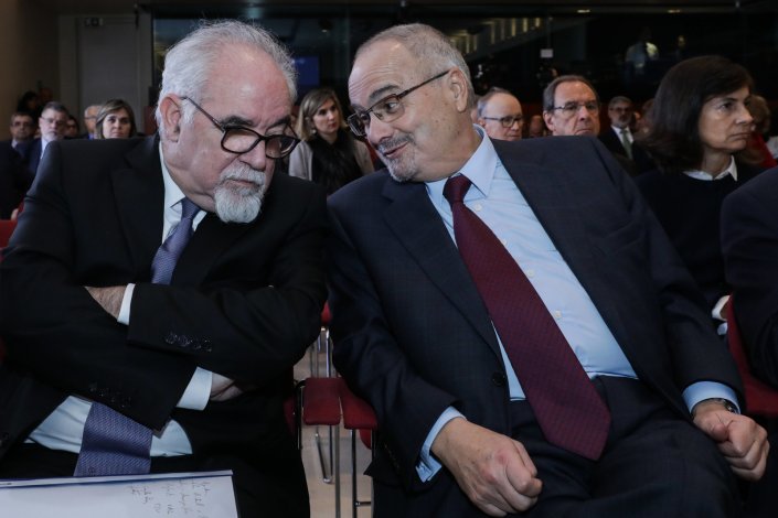 O presidente da Confederação do Comércio e Serviços de Portugal, João Vieira Lopes (à direita), à conversa com o ministro do Trabalho, Solidariedade e Segurança Social, Vieira da Silva, no Centro Cultural de Belém, em Lisboa. 21 de Fevereiro de 2018