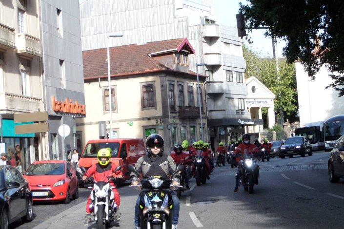 Distribuidores da Pizza Hut participam na manifestação