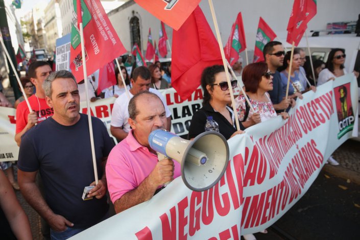 Trabalhadores realizaram uma manifestação até ao local da cimeira