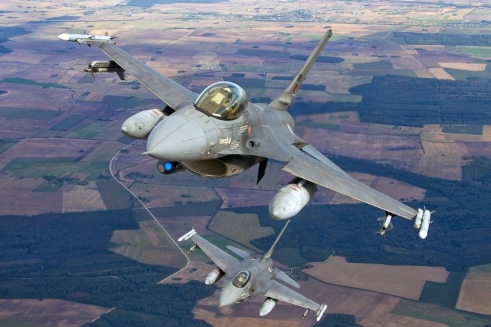 Caças F-16 MLU da Força Aérea Portuguesa constituem a espinha dorsal da aviação de caça portuguesa, com 31 aeronaves. 