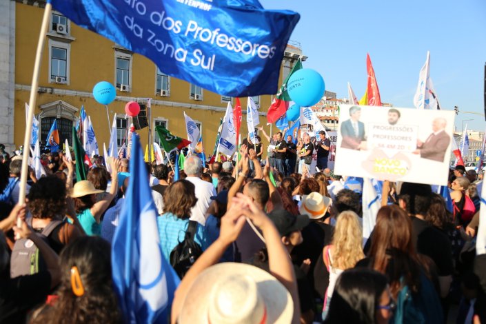 Milhares de professores no final da manifestação nacional, junto ao Ministério das Finanças, em Lisboa. 5 de Outubro de 2018