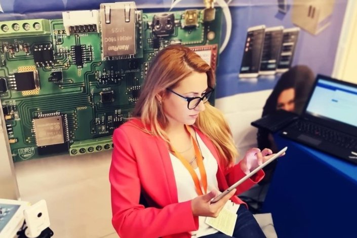 Victoria Marinova no seu local de trabalho, na estação TVN.