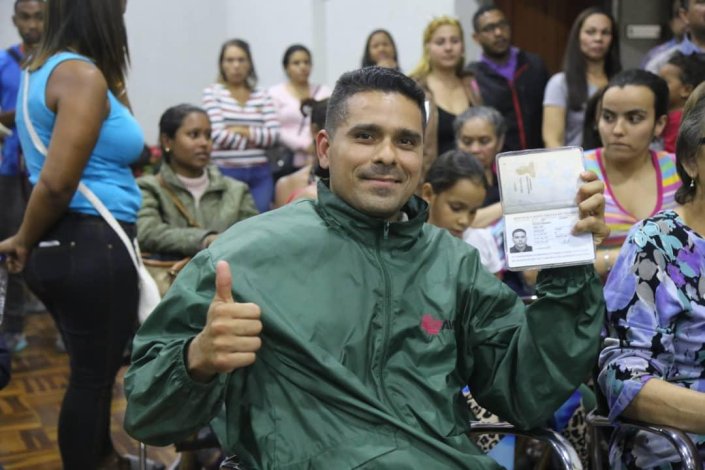 Quase 350 emigrantes venezuelanos regressam esta terça-feira ao seu país