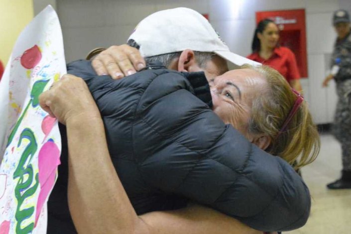 Esta quinta-feira, 95 emigrantes venezuelanos no Equador regressaram ao seu país