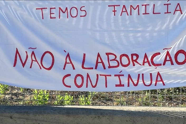 Faixa colocada pelos trabalhadores junto ao piquete de greve