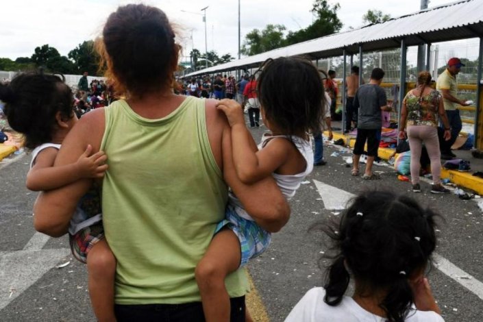 Grupo de migrantes hondurenhos no México