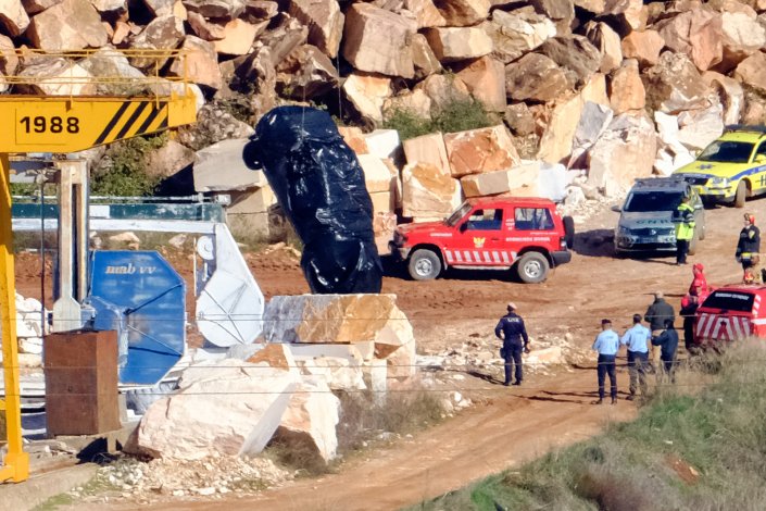 Operação de retirada do corpo da quinta vítima que caiu para dentro de uma pedreira em Borba (Évora), na sequência de um deslizamento de terra e colapso da estrada 255, ocorrido a 19 de Novembro. Borba, 1 de Dezembro de 2018