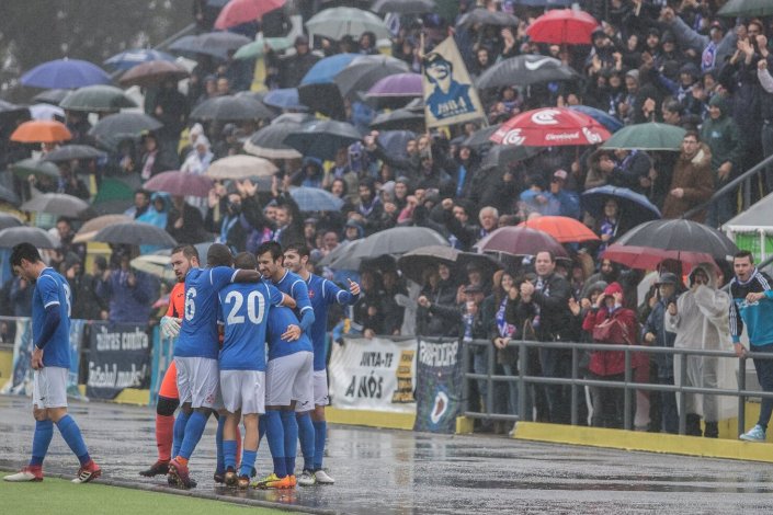 Os adeptos não faltaram, debaixo de uma chuva torrencial, em Mem Martins, a 25 de Novembro de 2018, para ver o CF Belenenses vencer por 1-2 a equipa da casa, o Mem Martins SC. 