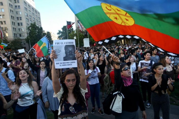 A denúncia do assassinato de Camilo Catrillanca e o reconhecimento dos direitos dos Mapuche sobre os seus territórios são algumas das exigências dos manifestantes