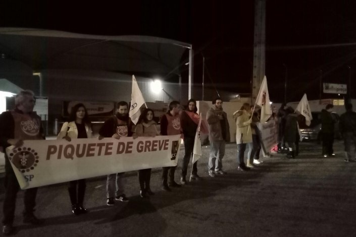 Piquete de greve nos armazéns em Valongo, Porto