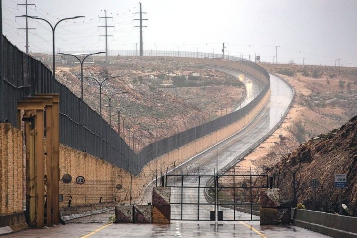 A «Estrada do Apartheid», na Margem Ocidental ocupada, junto a Jerusalém