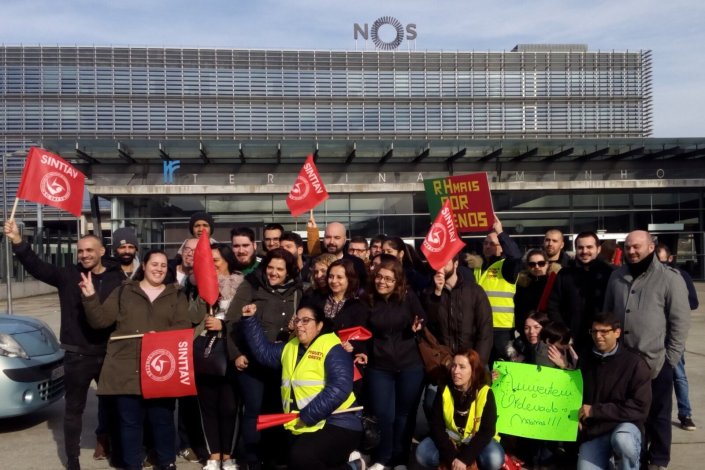 Trabalhadores da RHmais no piquete de greve