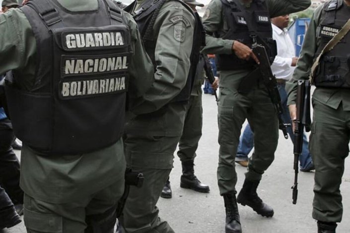 O armamento roubado no assalto desta madrugada ao destacamento de Segurança Urbana de Petare, em Sucre, já foi recuperado pelas autoridades venezuelanas 