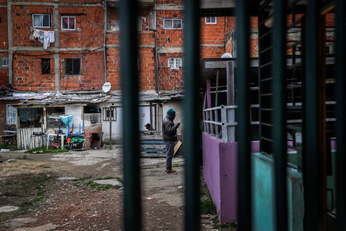 Residentes do Bairro da Jamaica, Seixal, 23 de Janeiro de 2019. O Ministério Público abriu um inquérito aos incidentes no bairro da Jamaica e a PSP abriu um inquérito para “averiguação interna” sobre a “intervenção policial e todas as circunstâncias que a rodearam”.