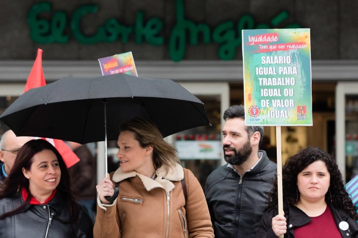 Trabalhadores do El Corte Inglês de Vila Nova de Gaia durante uma acção no âmbito da Semana da Igualdade entre Mulheres e Homens, 7 de Março de 2019.