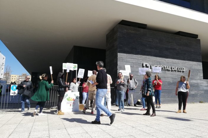 Acção em frente ao Hospital da Luz, em Lisboa