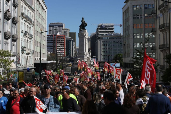 Manifestação dos trabalhadores da Administração Local junto à Praça do Marquês de Pombal, em Lisboa