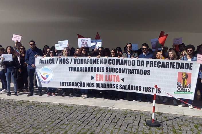 Concentração de trabalhadores de call center em Santo Tirso