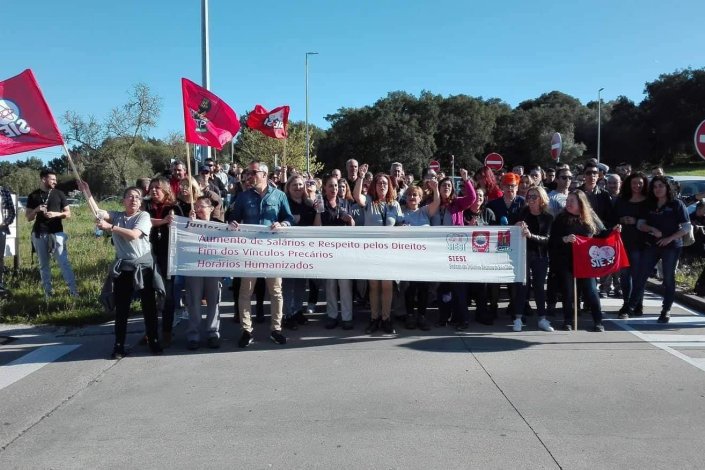 No dia 20 de Março, os trabalhadores levaram o protesto para a rua com uma grande concentração à porta da fábrica