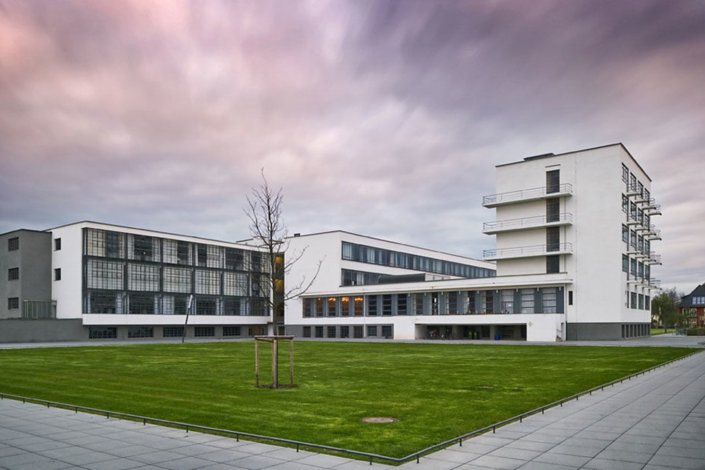 Edifício da Bauhaus construído em 1925-1926 em Dessau, Alemanha. 