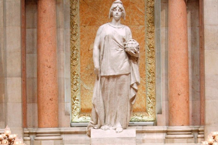 Estátua da República na Sala das Sessões. Assembleia da República Portuguesa. Foto de arquivo.