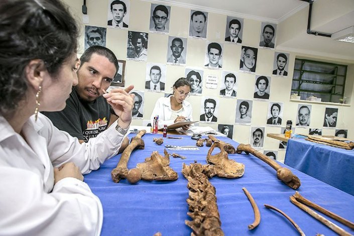O Grupo de Trabalho Perus, responsável pela identificação de corpos de desaparecidos políticos da ditadura militar, foi extinto por Bolsonaro 