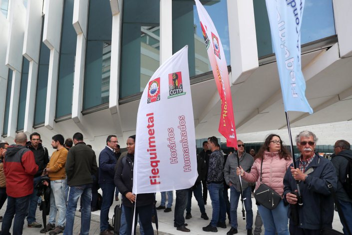 Protesto dos trabalhadores da EDP junto à sede nacional, em Lisboa, 24 de Abril de 2019