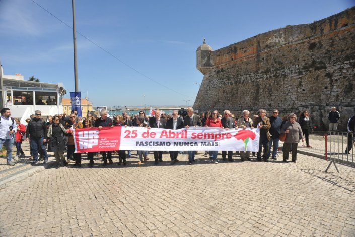 Manifestação desfile ocorrida em Peniche a 27 de Abril de 2019, para celebrar os 45 anos da libertação dos últimos presos políticos e assinalar a abertura da primeira fase do Museu Nacional da Resistência e da Liberdade, na fortaleza de Peniche.