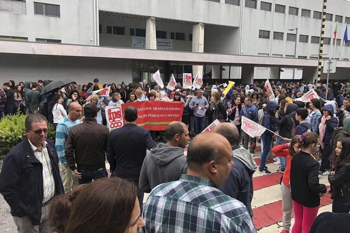 Luta por mais funcionários na Escola Básica e Secundária Oliveira Júnior, 7 de Maio de 2019, São João da Madeira.
/O Regional