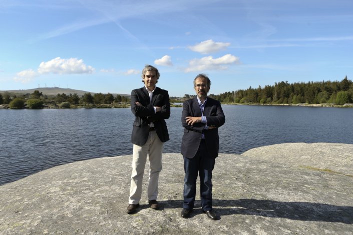 Paulo Rangel e Nuno Melo numa acção de pré-campanha eleitoral para o Parlamento Europeu, em Vila Pouca de Aguiar, 10 de Maio de 2014.
MIGUEL A. LOPES/LUSA
